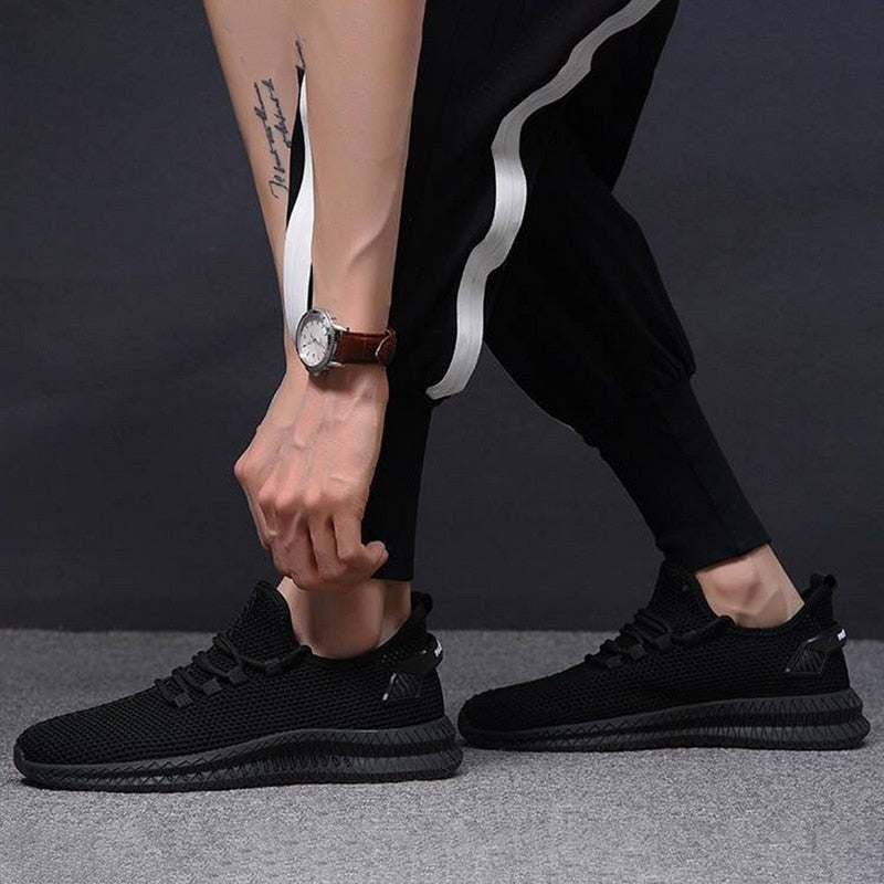 Men’s Lace-Up Sneakers Low-Top