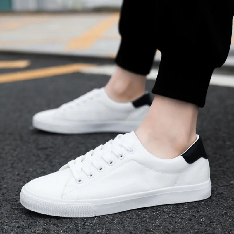 Men’s Low-Top Lace-Up Sneakers