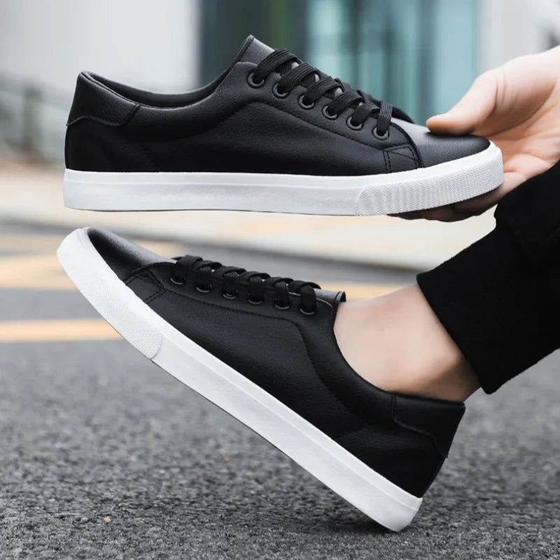 Men’s Low-Top Lace-Up Sneakers