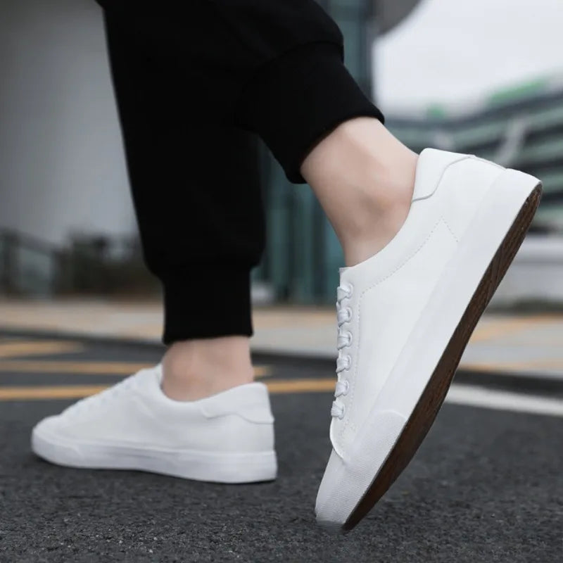 Men’s Low-Top Lace-Up Sneakers