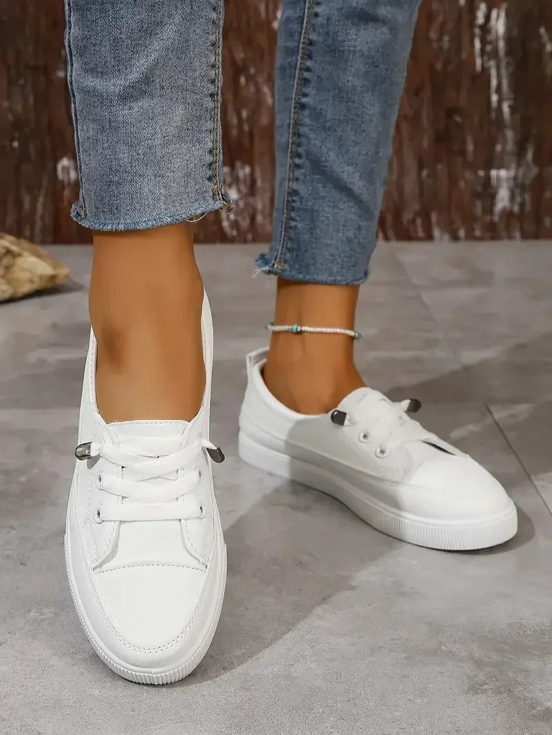 Women’s Closed-Toe Lace-Up Low-Top Sneakers