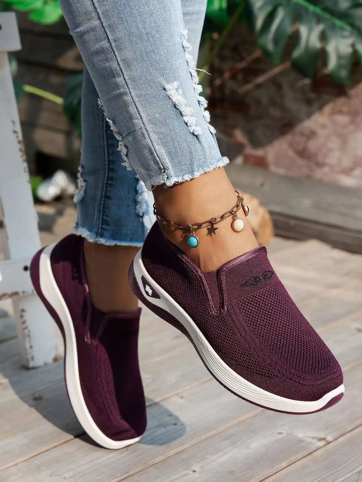 Women’s Closed-Toe Low-Top Slip-On Shoes