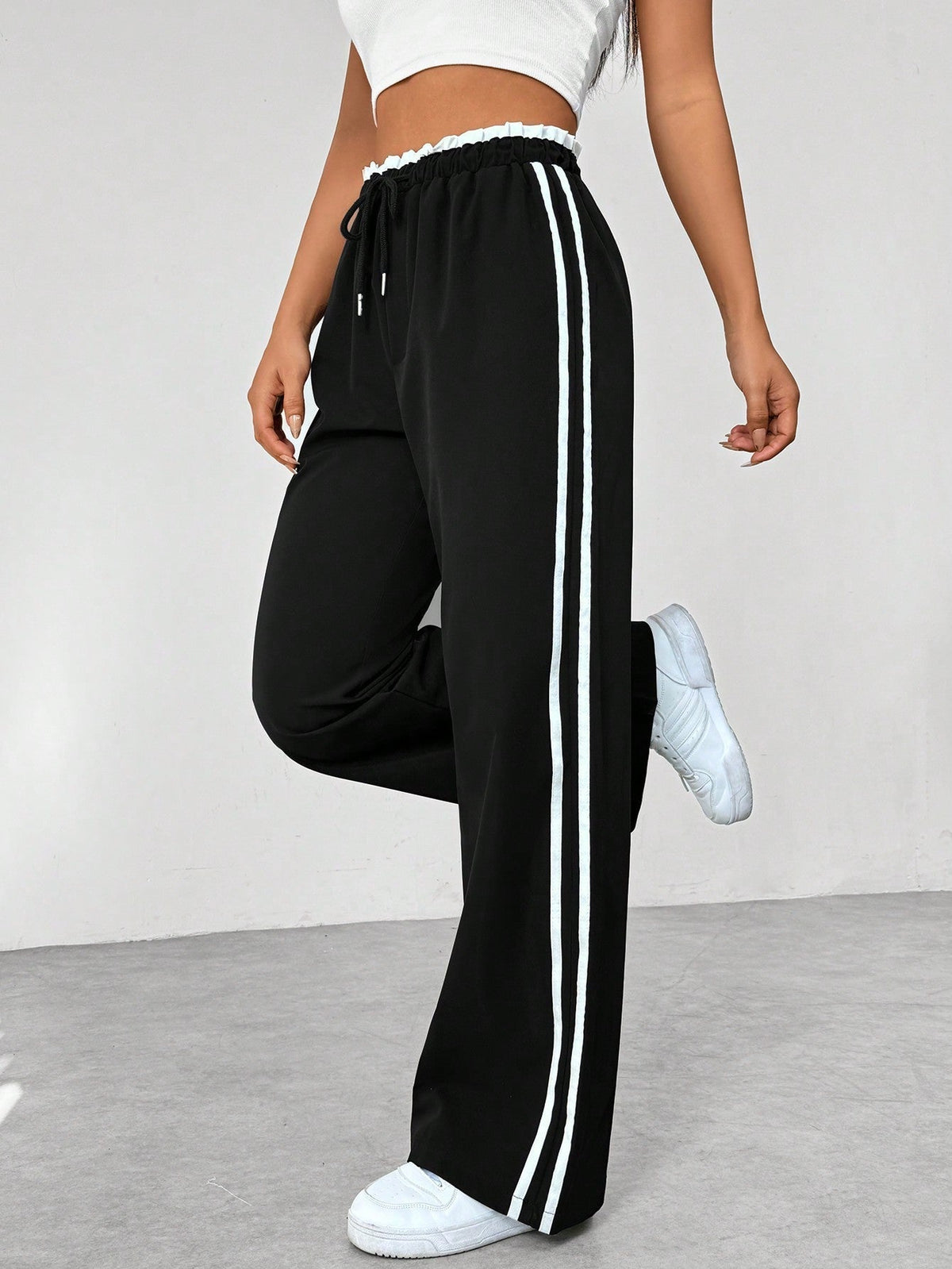 Women’s Elastic Waist Side Stripe Sweatpants