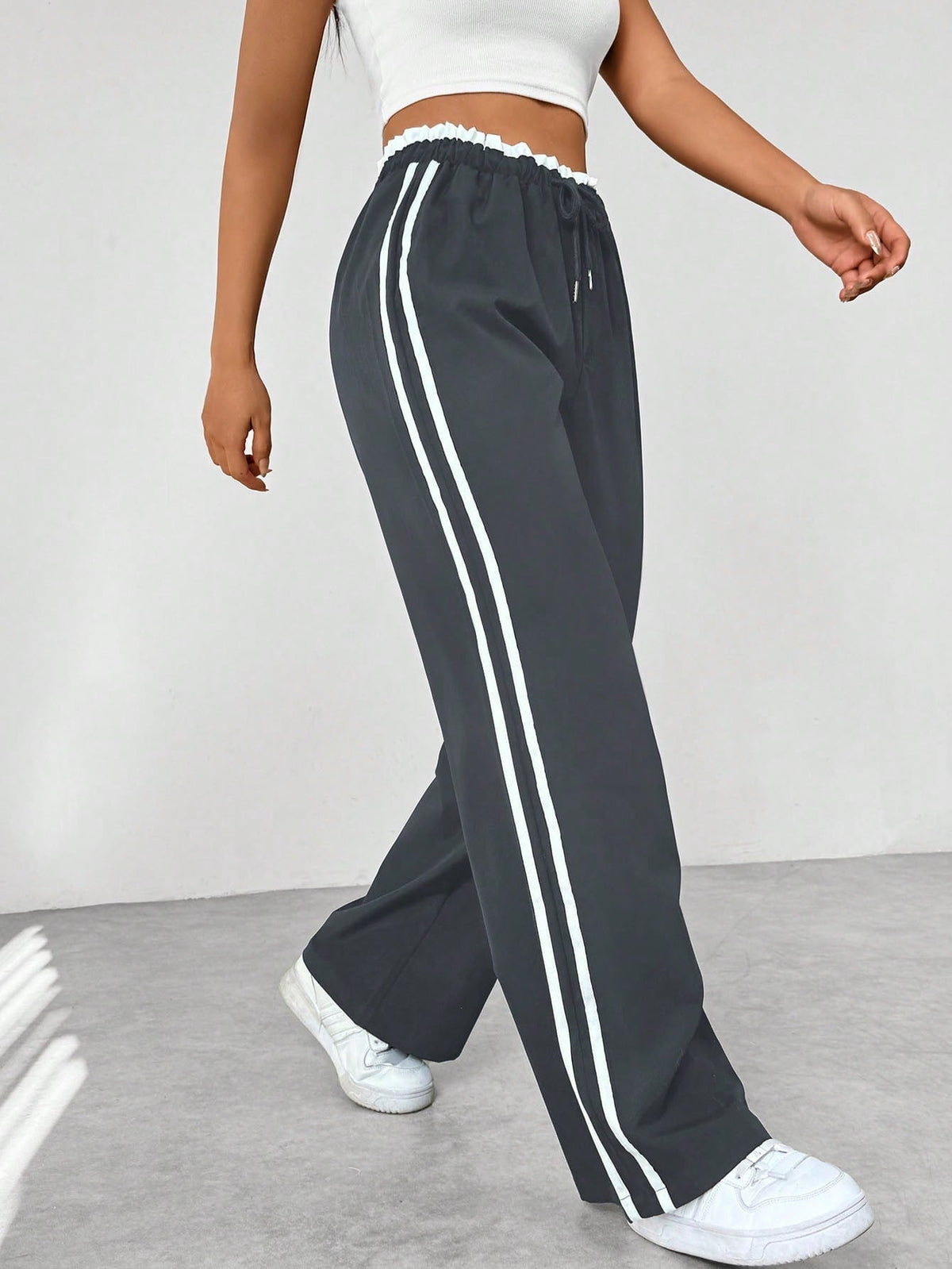 Women’s Elastic Waist Side Stripe Sweatpants