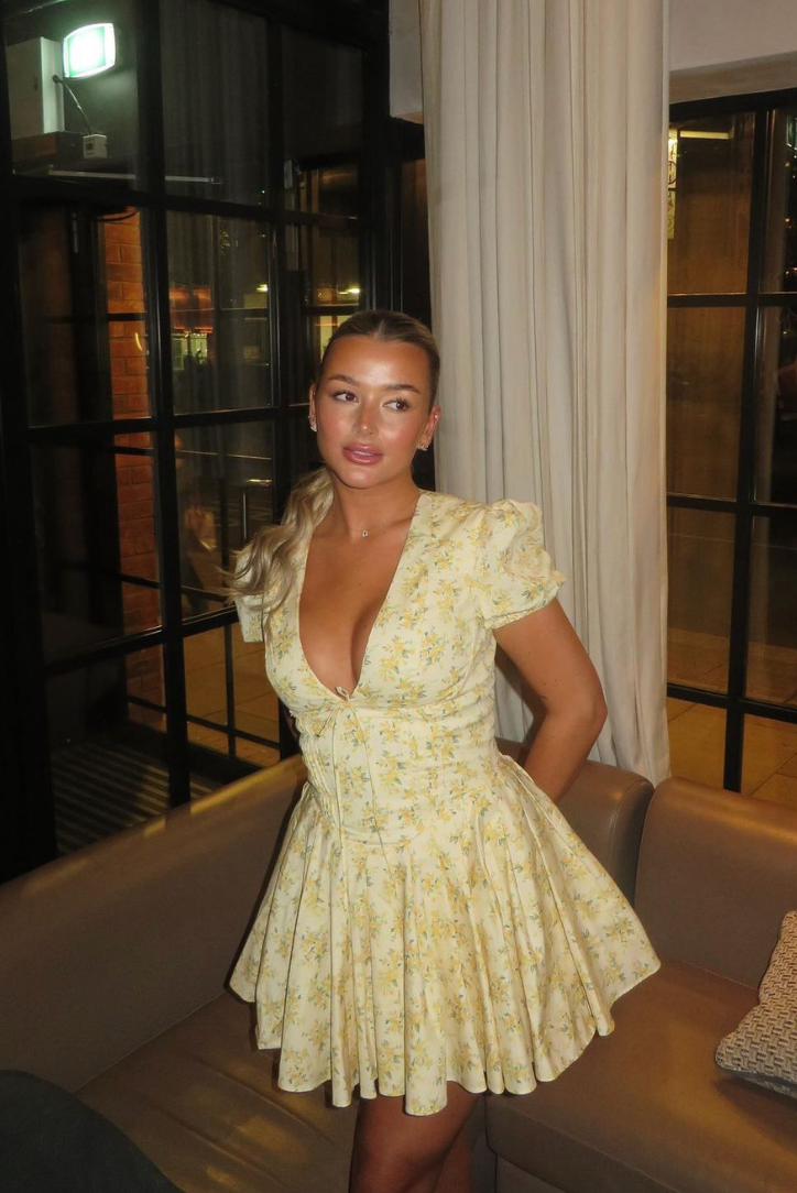 Women’s Floral Puff Sleeve Open Back A Line Mini Dress