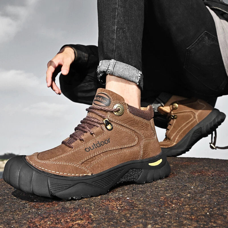 Men’s Closed-Toe Lace-Up Hiking Shoes