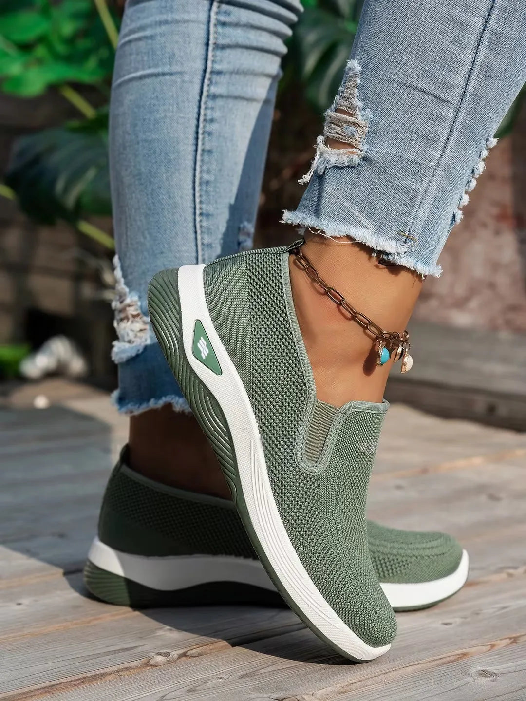 Women’s Closed-Toe Low-Top Slip-On Shoes