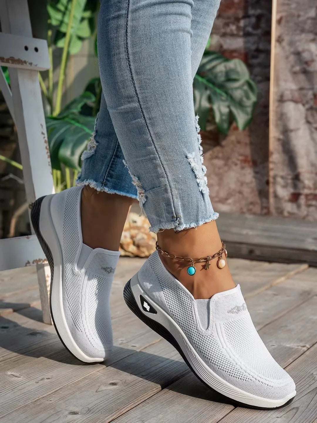 Women’s Closed-Toe Low-Top Slip-On Shoes