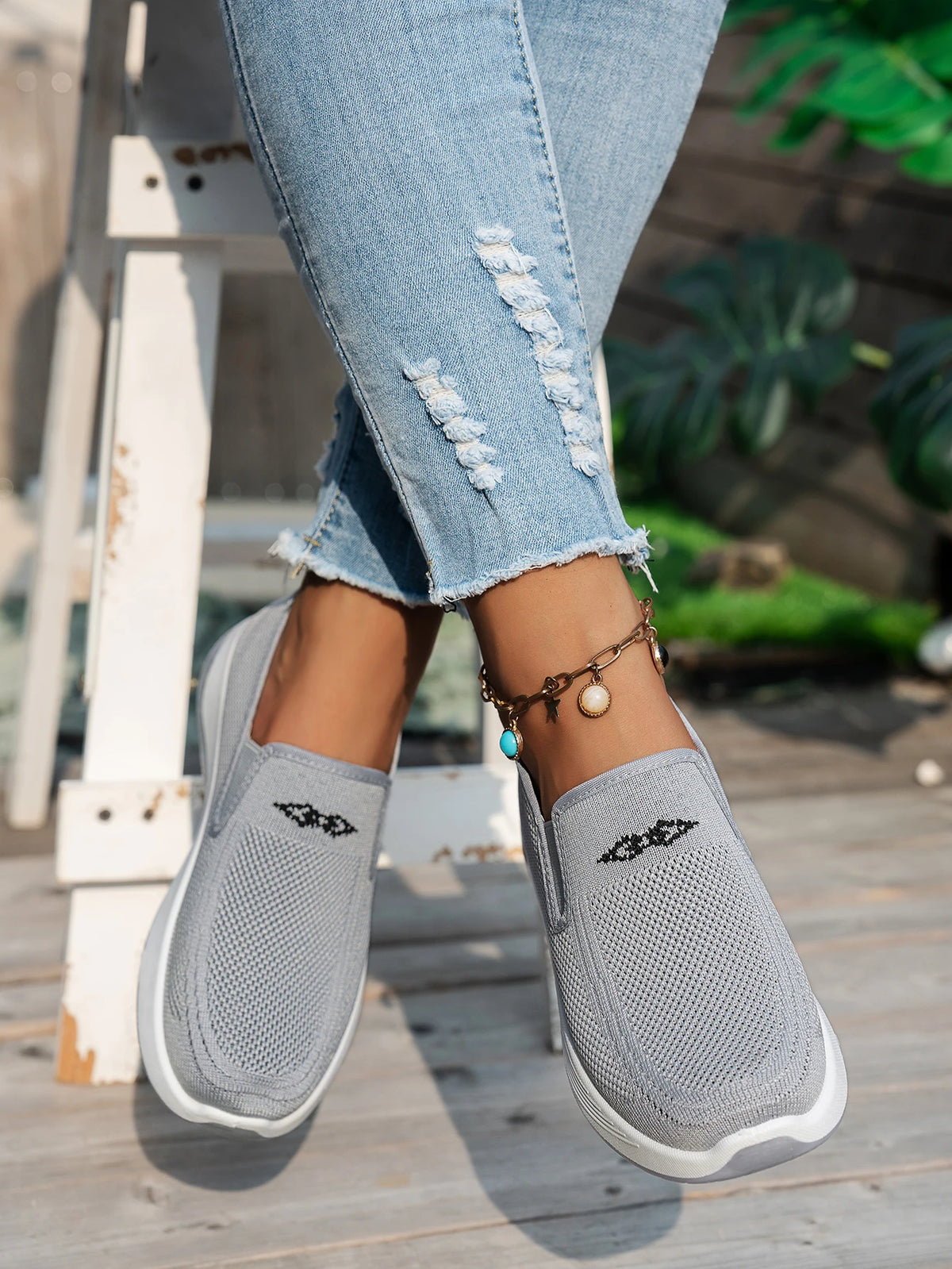 Women’s Closed-Toe Low-Top Slip-On Shoes