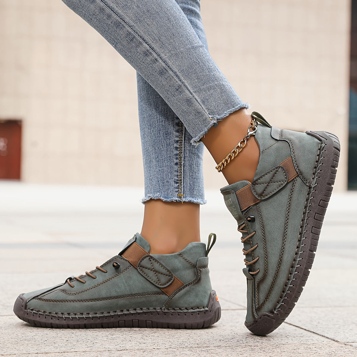 Women’s Lace-Up Low-Top Hiking Shoes