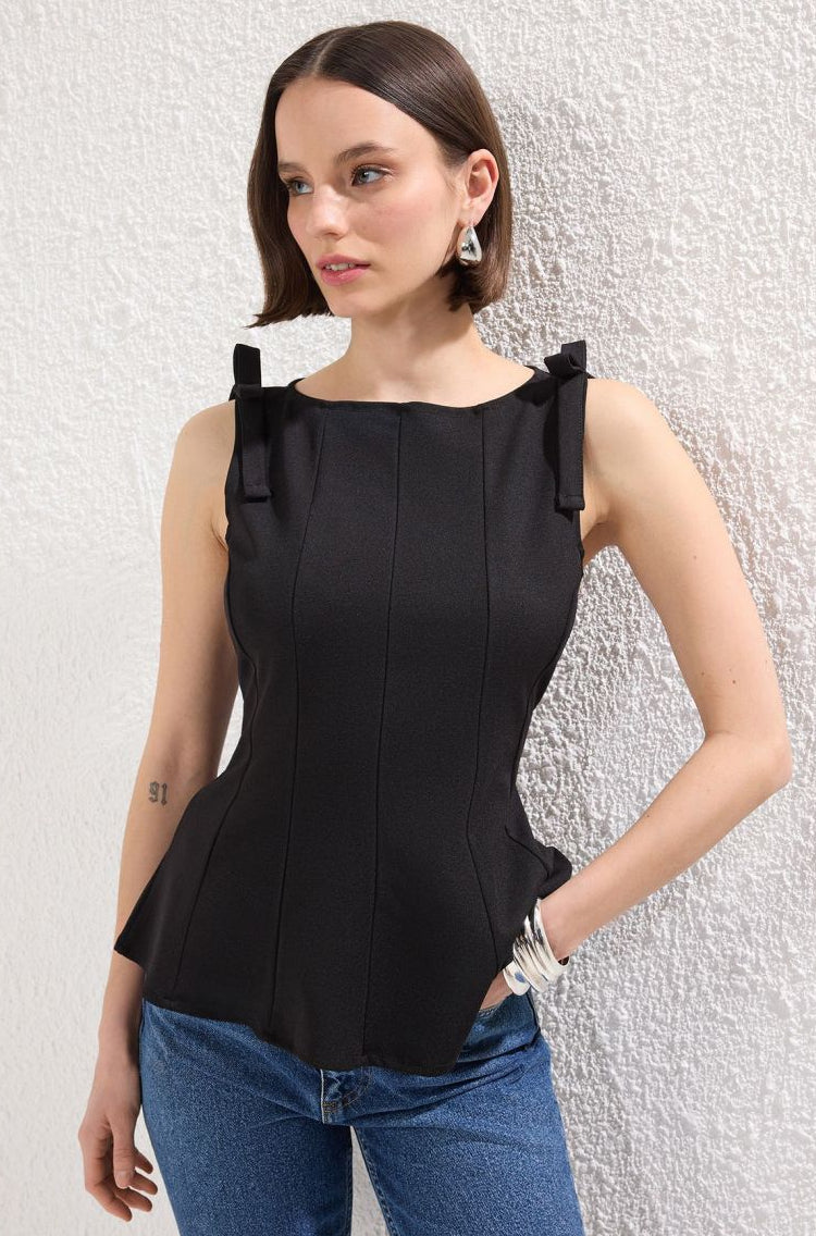 Women’s Sleeveless Halter Neck Top