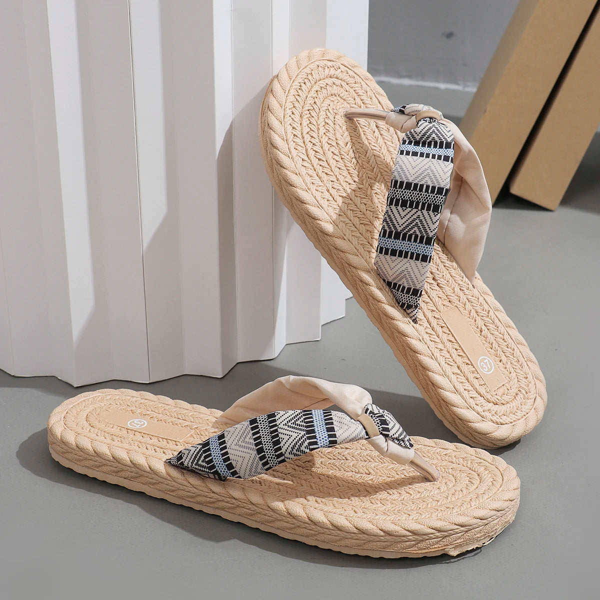 Women’s Open-Toe Knot Strap Flat Flip Flops