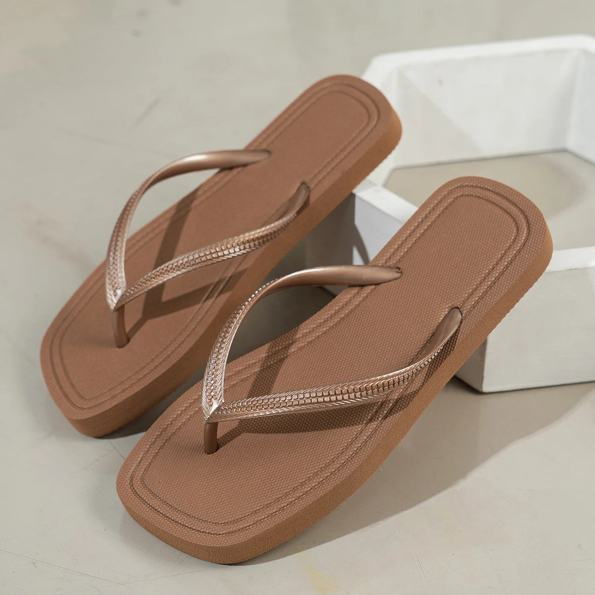 Women’s Open-Toe Square Toe Flip Flops