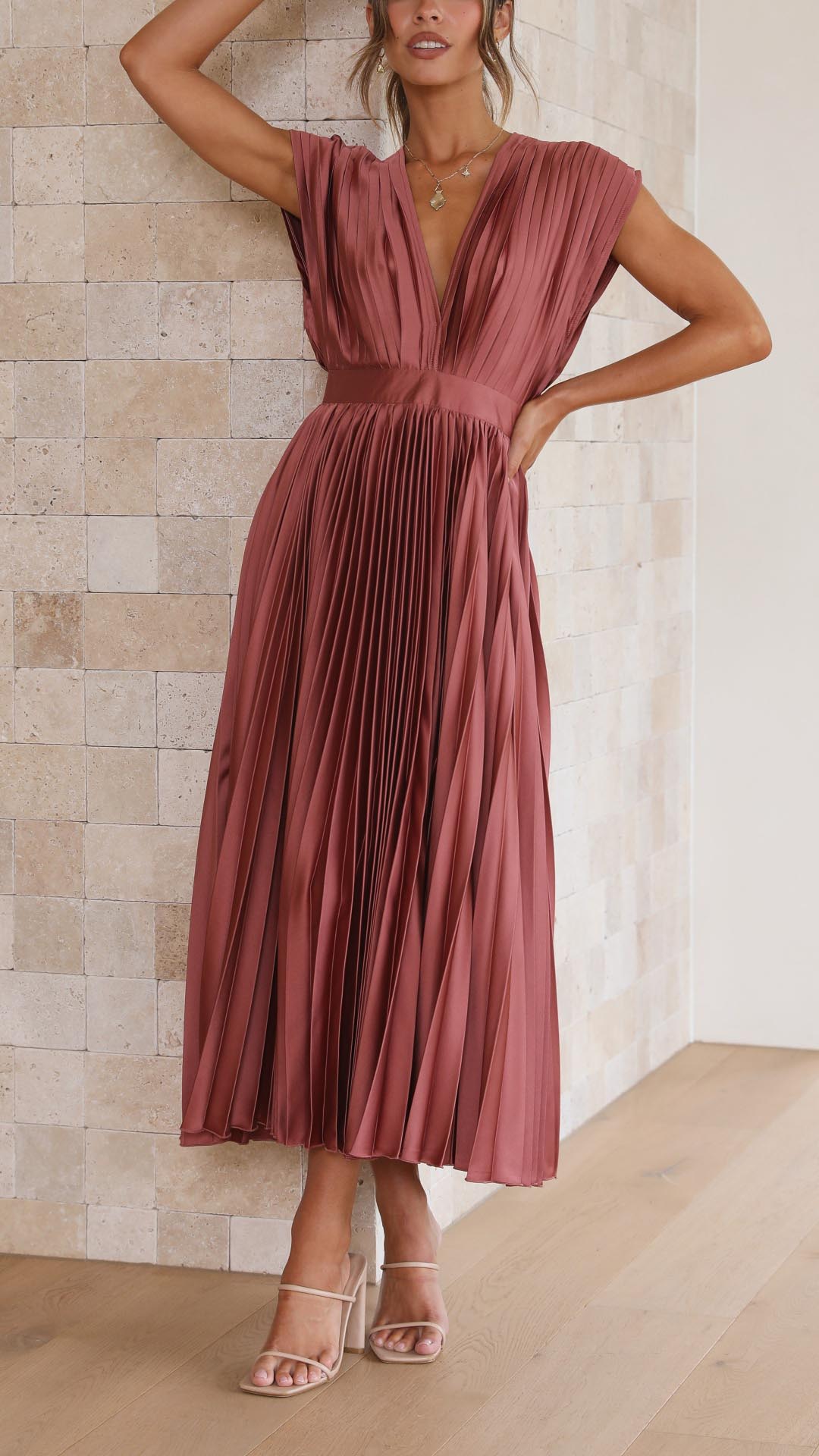 Women’s Pleated V Neck Cap Sleeve Midi Wedding Guest Dress