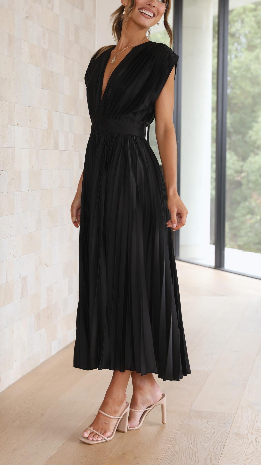 Women’s Pleated V Neck Cap Sleeve Midi Wedding Guest Dress