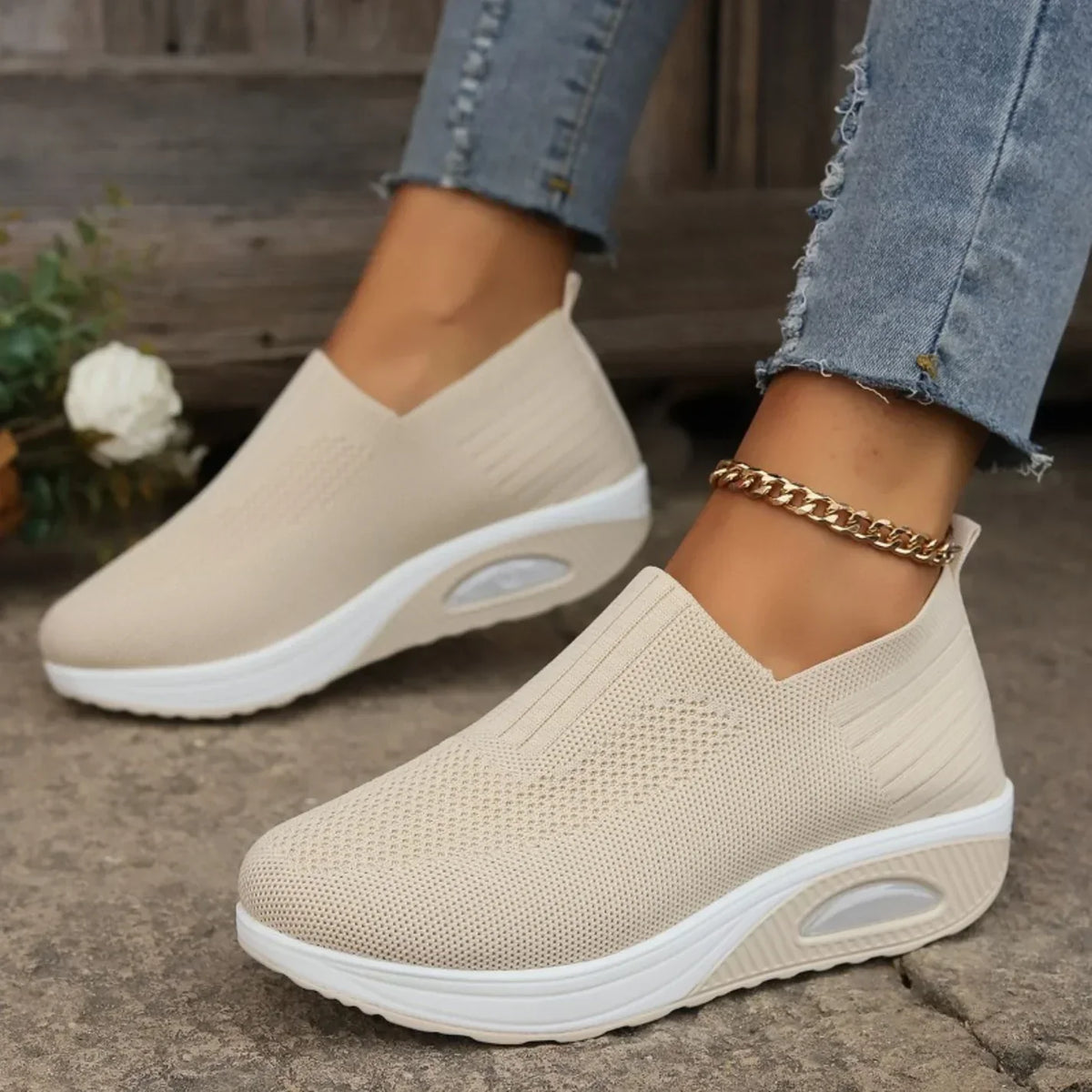 Women's Slip On Knit Round Toe Pull Tab Raised Sole Edge Platform Sneakers